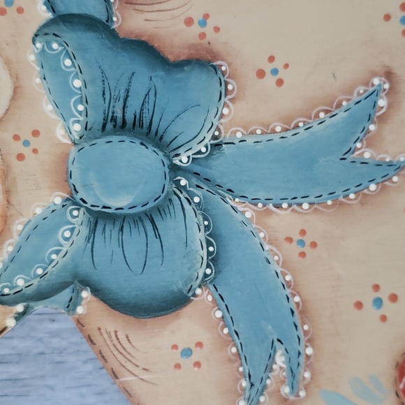 Hand-painted Wood Cat Cutout - Picture 5 of 13